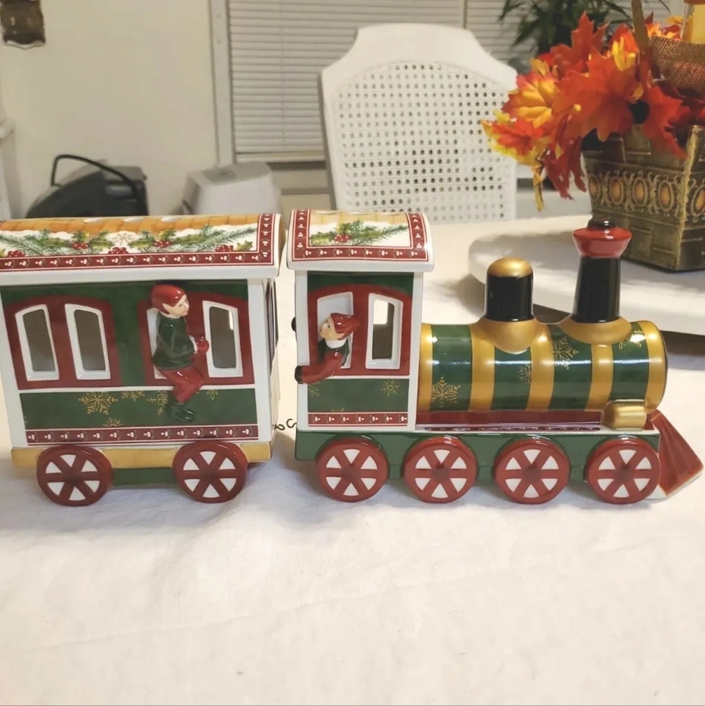 Villeroy & Boch Christmas Train North Pole Express 2 Piece Train Tea Light - Picture 2 of 9